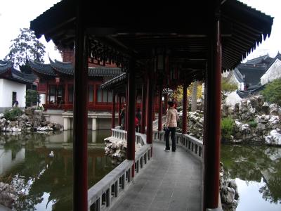 Covered bridgeway in Yuyuan Gardens