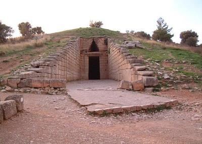 Agamemnon's Tomb, Near Nafplio, October 2003.jpg