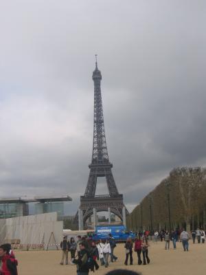 u45/a_cerutti/medium/29602045.eiffel_tower.jpg