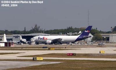 Fedex A300 freighter with all main gear tires blown on 27-right - aviation stock photo #9453