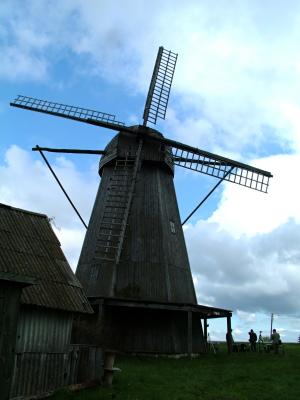 u45/anada/medium/29548289.004thedutchtypeofawindmill.jpg