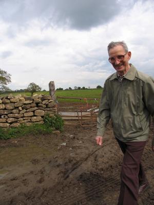 Nowt like a nice walk in t'country (5/7/04)
