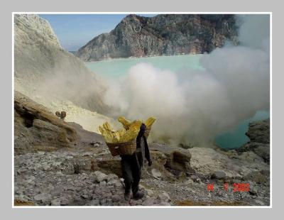 Ijen miner
