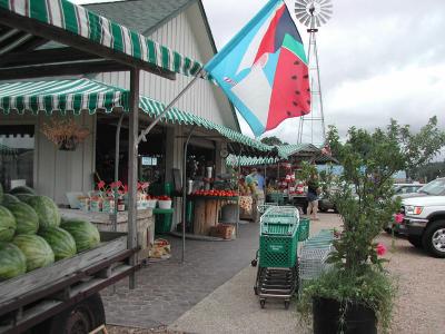 Last fruit market on mainland