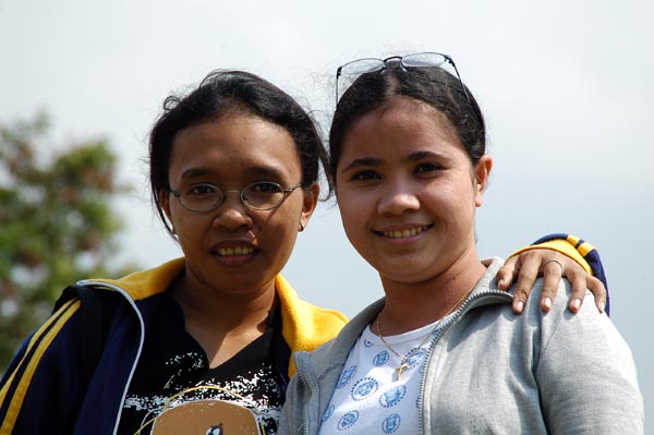 Indonesian women at the National Monument