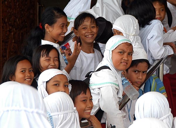Indonesian schoolgirls at the National Monument
