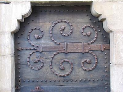 Rocamadour: door in the religious city