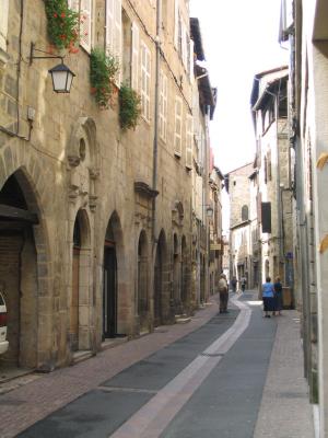 Figeac: typical narrow street