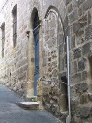 Figeac: medieval door replaced by Renaissance door