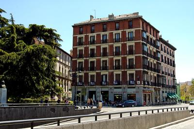 Looking up Street from Roayl Palace