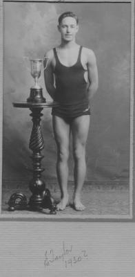 E Taylor 1930.jpg