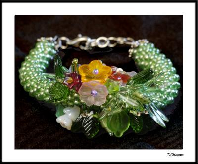 ds20050216_0035awF Bead - Flower Bracelet.jpg