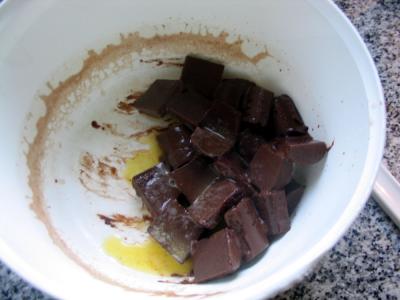 Derretir unos 150 g de chocolate para el bao
