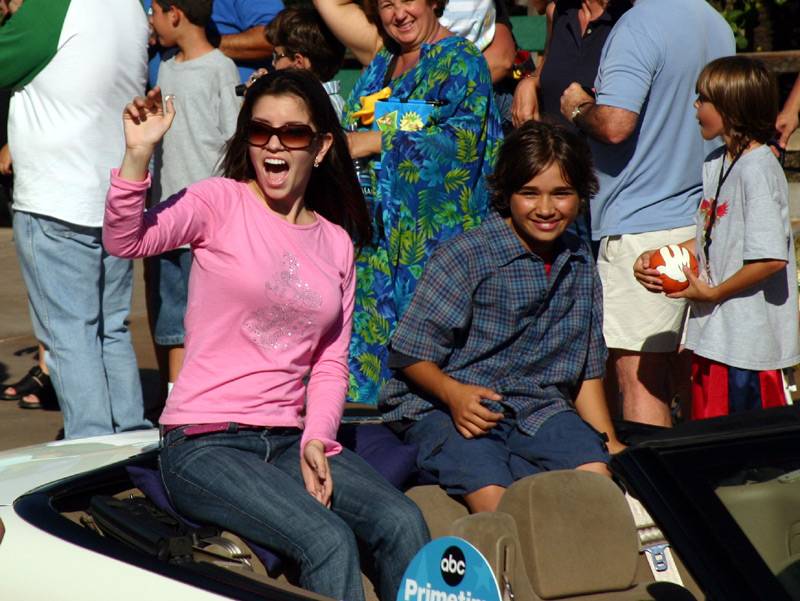 Masiela Lusha-Carmen, Luis Garcia-Max  George Lopez Show