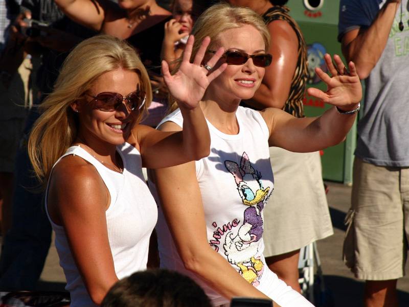 Kelly Ripa-Faith, Faith Ford-Hope  Hope and Faith