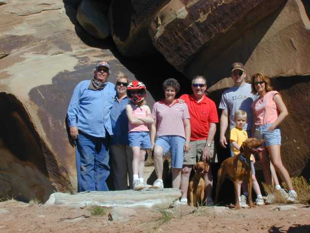 <small>Frank & Sue(left)<br>join Joyce & Murray (center)<br>and their family on a trip to<br>RR Rock & The Wedge overlook