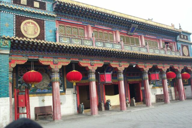 Xilituzhao Temple (Xilituzhao si, or Xiaozhao si), containing the residence of the 11th Grand Living Buddha...