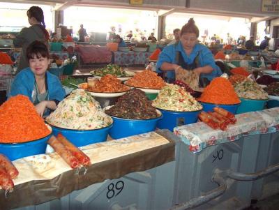  אוזבקיסטאן - טשקנט - מכירת ירקות קצוצים בבזאר