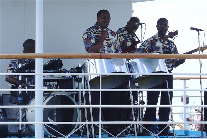 DSC01214 - The housecalypso band playing at Sail-Away