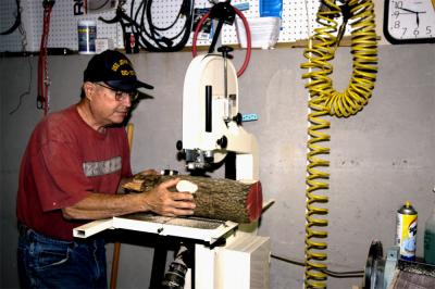 u45/jbearcat/medium/29201052.makinglumber2.jpg