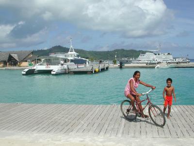 kids, Vaitape harbor