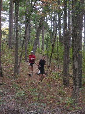 runners coming into Lake Sylvia aid station