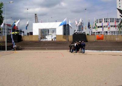 On my bicycle trip to the ship i passed the new artificial beach on the Maas, opened one week ago.