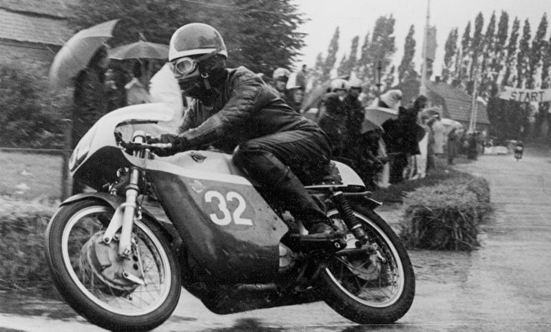 Scanned: racing my Ducati 250cc in the wet (1968)