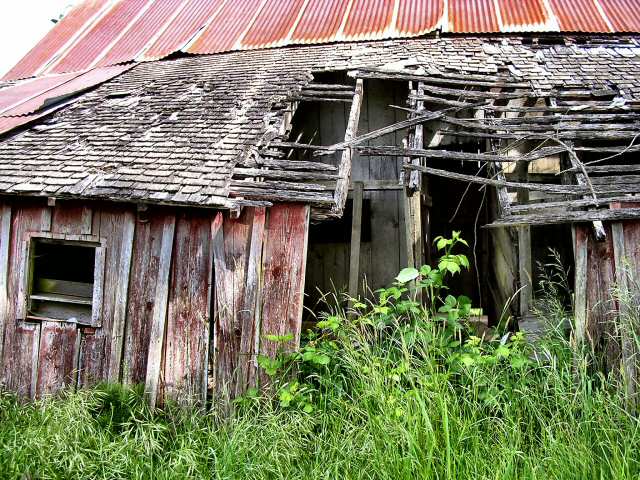 040516 Side of same barn