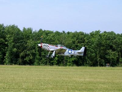 u45/kerosen/medium/29597018.P51DMustangtakeoff.jpg