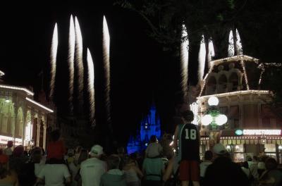 u45/kgelner/medium/29209061.FireworksCrowd18IMG09076.jpg
