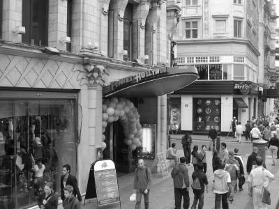 london planet hollywood hard rock from bus tour.tif