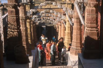 templeIN1320_stairway_Osiyan