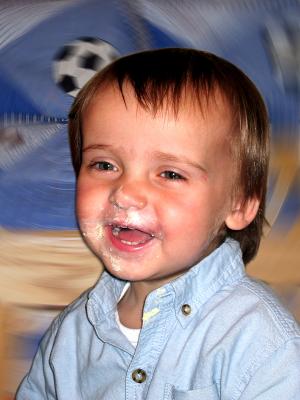 u45/littledog22/medium/28913066.Brian21mos_0531Cakeicing.jpg