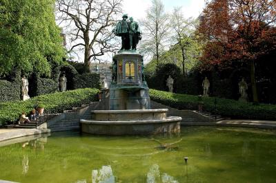 206 A larger view of the fountain.jpg