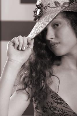 aliona_12bw_hat_web.jpg