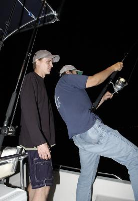 harold-sr-fighting-75lb-tarpon2-05-30-04.jpg