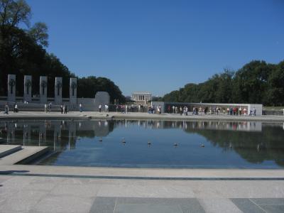 looking west down the reflecting pool to the Lincoln Memorial