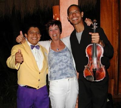 Clemente, Nikki and the Cuban violin player in the Tucan lobby bar