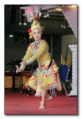 u45/r53lanc/medium/29262439.Thai_dance2b.jpg