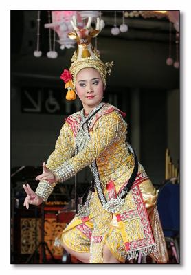 u45/r53lanc/medium/29384481.Thai_dance9.jpg