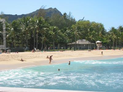 looking at the beach from the pier with Diamond Head in background