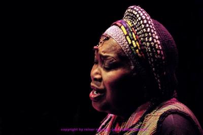 u45/rygalyk/medium/29052158.odetta_003.jpg