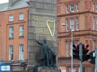 Monument to Parnell on O'Connell St.