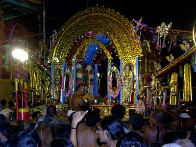 parthasarathi inside the kannadi pallakku (9th day evening)