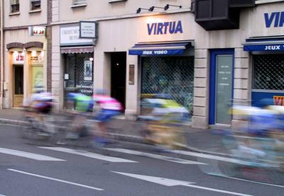 Bike race through Chartres