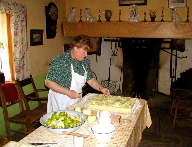 Making apple pie in the old manner