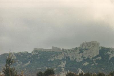chateau peyrepertuse from below