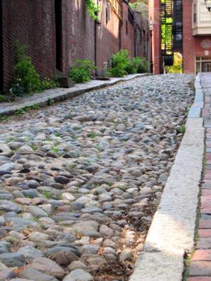 old cobblestone street in Beacon Hill.jpg