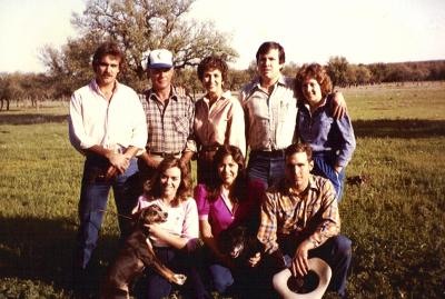 Petesie and Vernon Theis family 1983.jpg